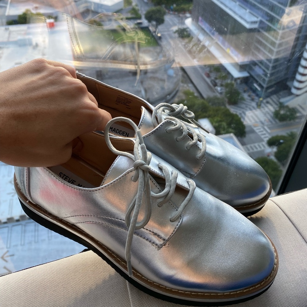 Steve Madden silver loafers/ dress shoes size 7